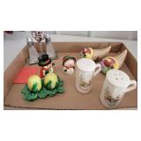 salt & pepper shakers (5 sets) Holly Hobbie,