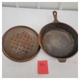 Lodge cast iron skillet with lid