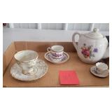 1 tea pot and 3 tea cups