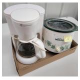crockpot and coffee pot all working condition
