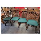 Kitchen table with 2 leaves & 4 chairs