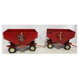 Ertl International Harvester Gravity Wagons