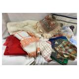 Table Cloths, Napkins & Other Vtg linens