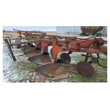 International 720 Moldboard Plow, 5-18