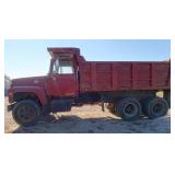 1971 Ford LT900 Dump Truck