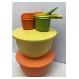 Vtg Tupperware Bowls & Measuring Cups