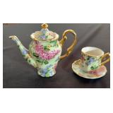 Victoriaï¿½s Garden Mini Teapot/Cup and Saucer
