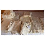 Ivory Tableclothï¿½s and Table Skirts
