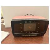 Pink Westinghouse clock / radio,  Working