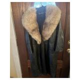 Beautiful leather coat with fur collar, Large