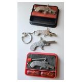 Berloque Pistolehens (4) Miniature cap pistols