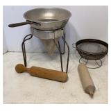 Vtg Aluminum Tomato Juicer & Sifter