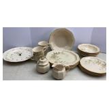 Mikasa Set of 4 Dinnerware & Pfaltzgraff Clock