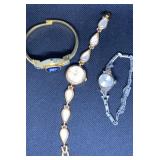 Ladies wristwatches