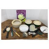 Cat Feeding & Grooming Lot
