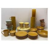 Vtg Melmac-like Dinnerware