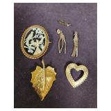 Vgt Costume Jewelry Pendants (4) & Earrings