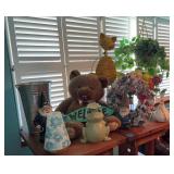 Miscellaneous decor