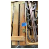 Horseshoe set & pair umbrellas