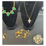 VTG GT Necklace Green Faux Jade/ Rhinestones