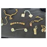 VTG Sweater Clips