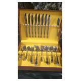 Oneida Box Set of Stainless Flatware il
