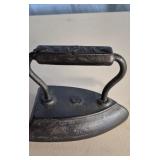 Antique or Vintqge Wapak #6 Cast Iron Sad Iron