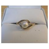 14k Gold Ring with Pearl and Diamonds