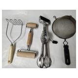 Kitchen tools, Beater, masher, sieve