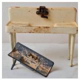Arcade Cast Iron Dollhouse Kitchen Sink
