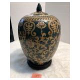 Emerald Green Ginger Jar with Lid 11'