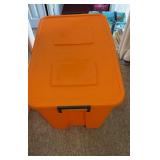 Sterilite 68 Gal. Tote w Lid