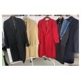 Lot with men and women