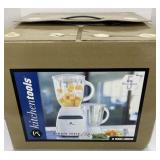 Black and decker 
Kitchen tools blender