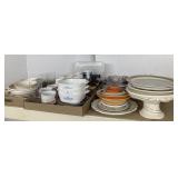 Large lot of glassware including mugs, tea cups