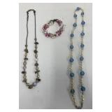 Necklaces and bracelet
24"
20"
Costume jewelry