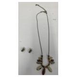 Necklace and earrings set 
16"
Costume jewelry