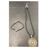 Costume jewelry necklace and bracelet necklace