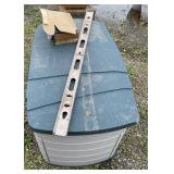 Rubbermaid outdoor storage container, level, and