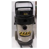 SHOP VAC 4.O HP on wheel cart w/ handle