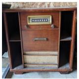 Silverstone wooden record player  28.5x15.5x32