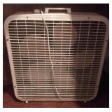 (G) Lot with vintage lakewood box fan & lasko 2