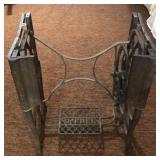(R) Vintage Sewing machine base