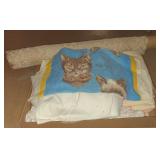 (R) Flat of various linens