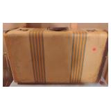 (R) Vintage Suit Case 26" x 16" x 9"