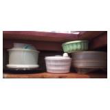 (G) Lot with assorted Tupperware and more