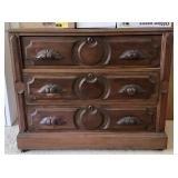 (G) Antique walnut chest of drawers w/fruit pulls