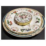(AO) Lot of 2 plates and a set of coasters.