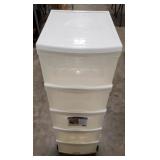 (DJ) Gracious Living five stackable plastic