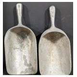 (DL) Aluminum Grain Scoops marked "Moor Man